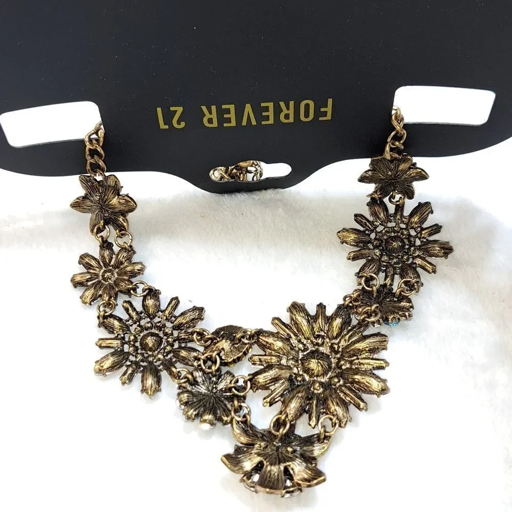 NWT Forever 21 Jeweled Necklace - Picture 6 of 8
